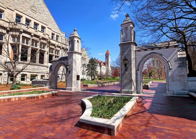 Students sue Indiana University over requirement to get vaccinated