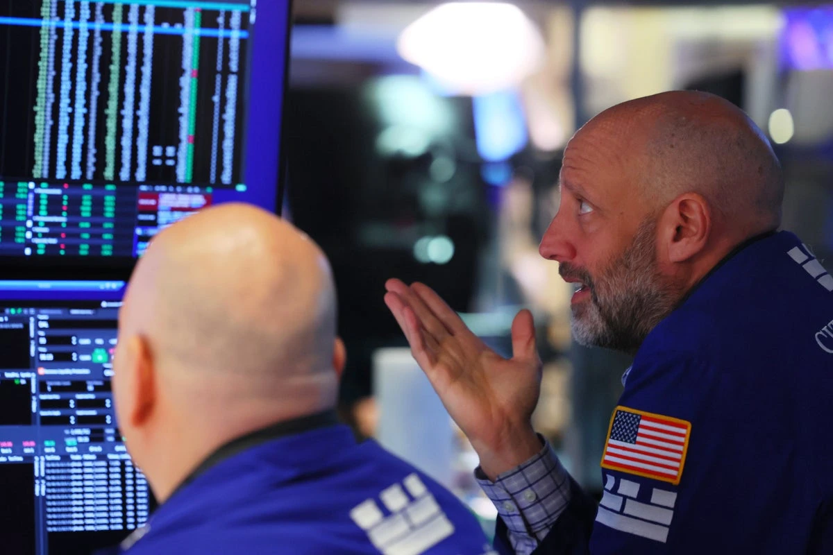 Larry Summers predicts recession with 2 million more unemployed