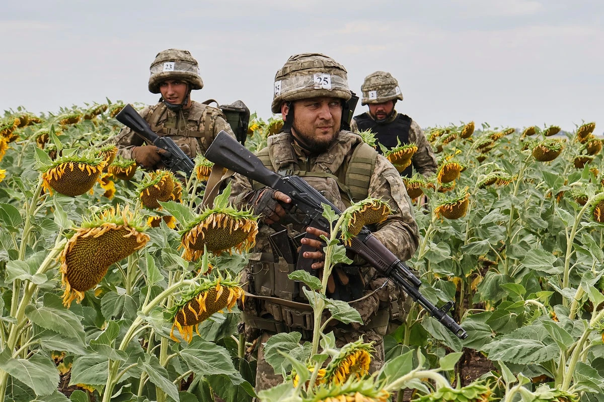 Ukraine live: Putin to ‘launch new war from land gained in Trump deal’