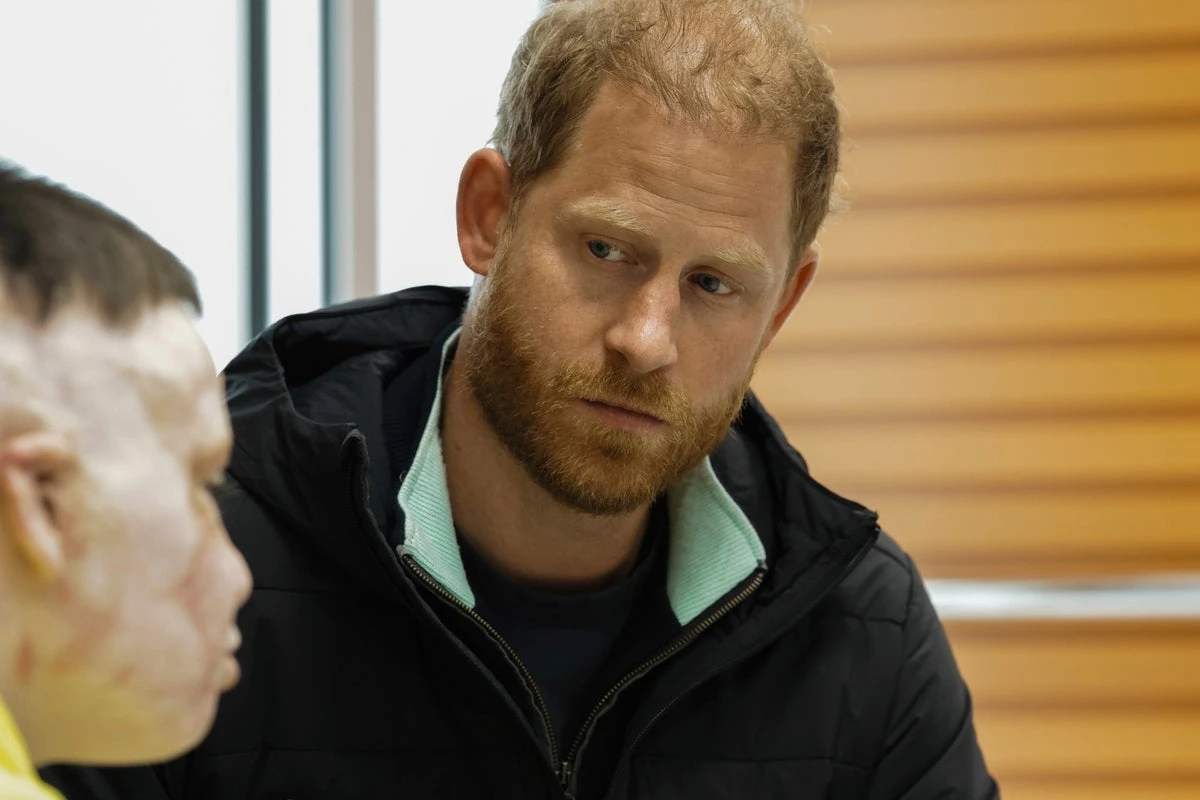 Prince Harry pictured with wounded soldiers in surprise Ukraine visit