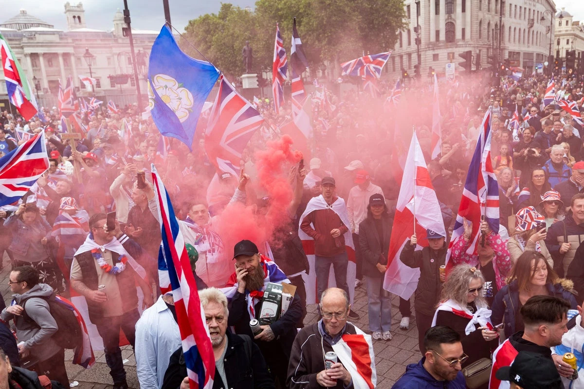 Dozens arrested as 80,000 join rival London protests