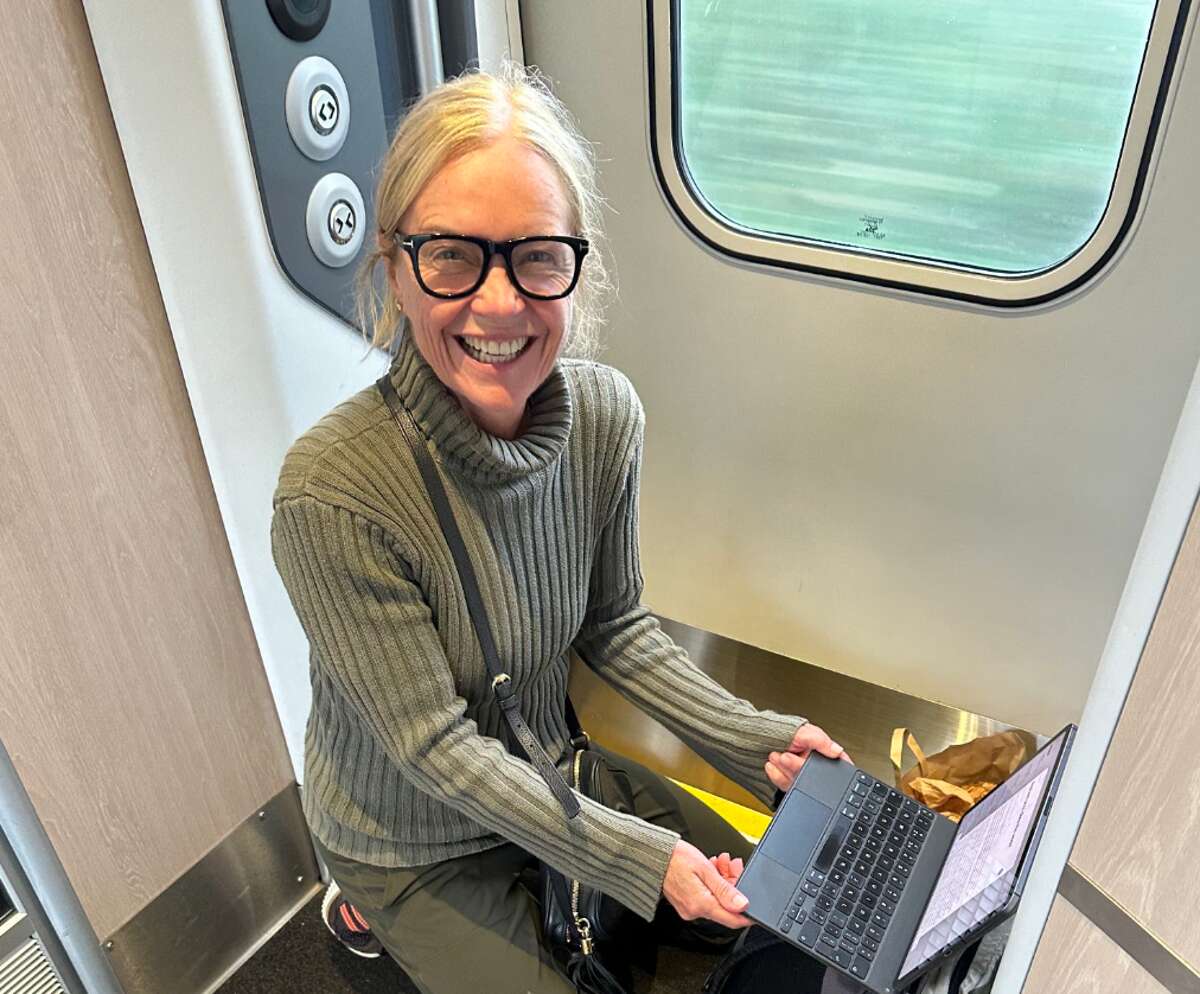 Mariella Frostrup forced to sit on floor on overcrowded train journey