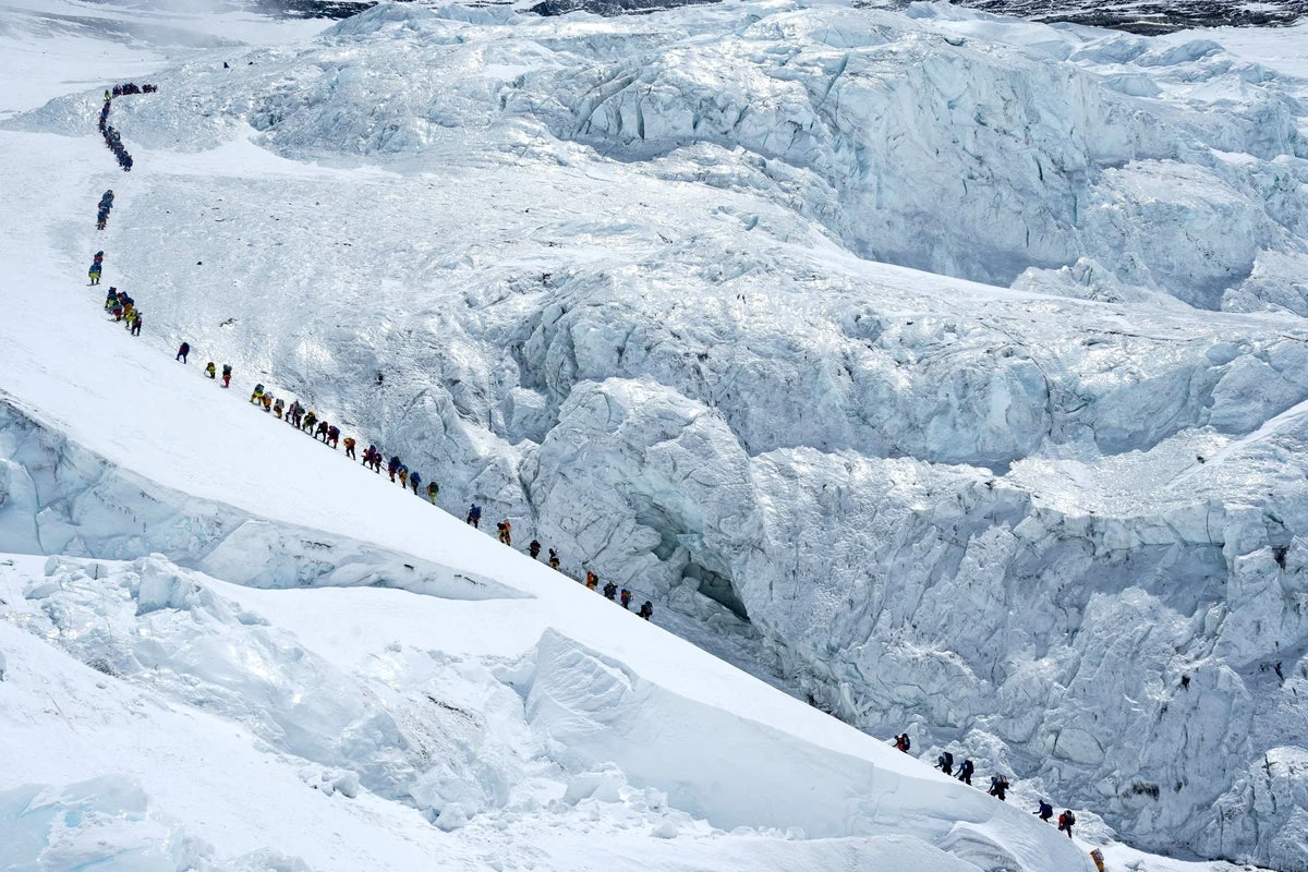 Hundreds of climbers make Mount Everest history