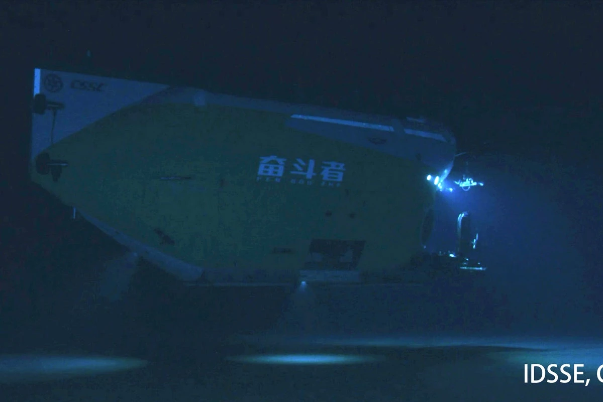 Underwater voyage reveals network of creatures in deep-sea trenches
