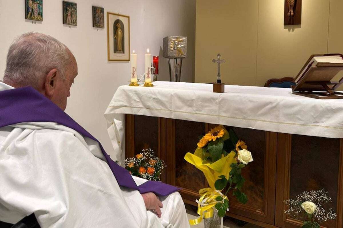 Pope Francis pictured in hospital for first time