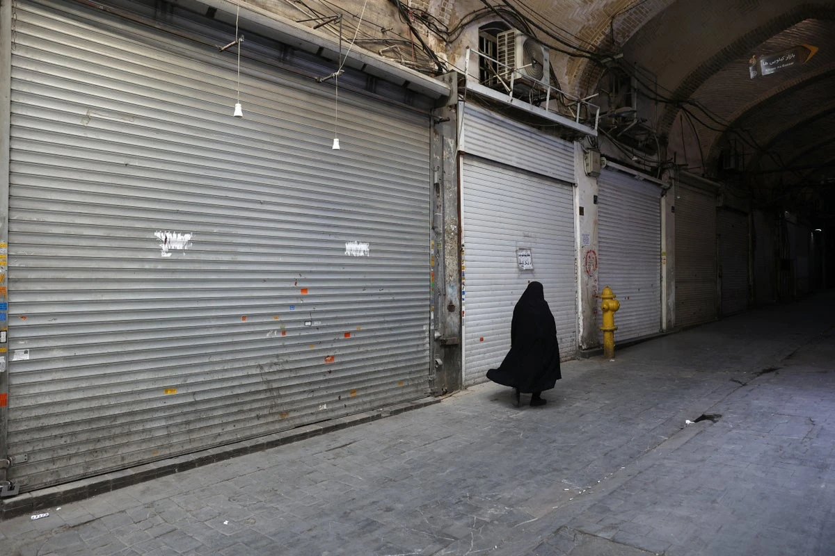 How bustling Tehran became a desert of empty streets and shops