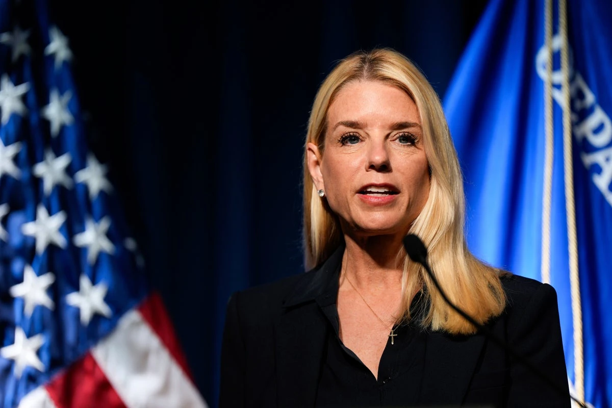 Pam Bondi left ‘blindsided’ by Tulsi Gabbard’s sudden Obama crusade