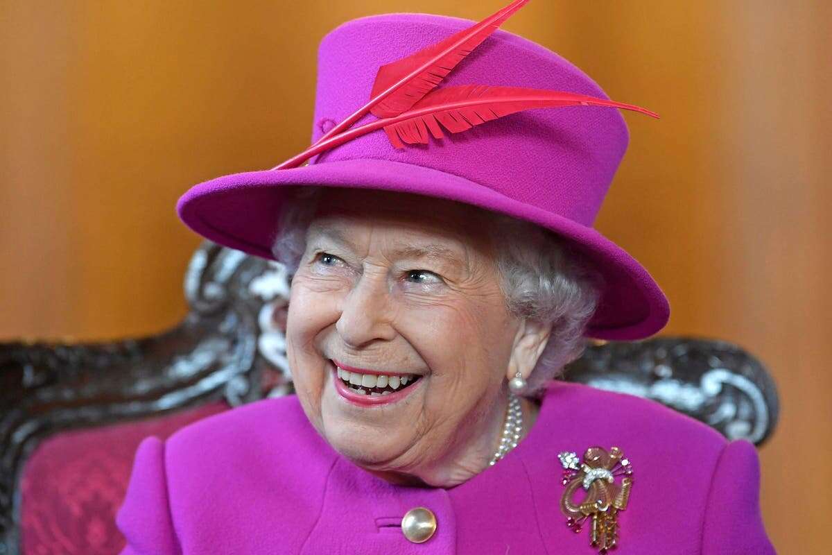 Royal biographer explains why people ‘behaved oddly’ around the Queen