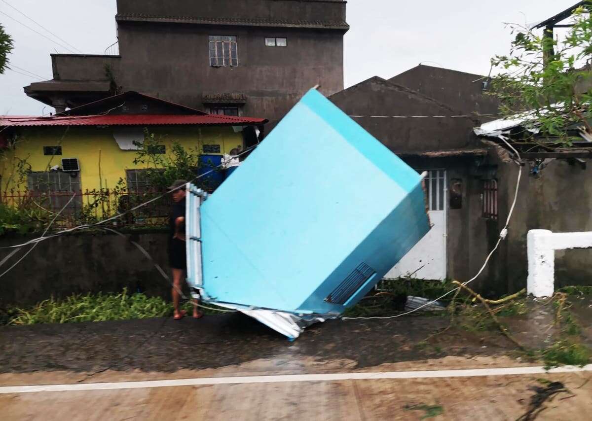 About 400,000 displaced as Super Typhoon Man-yi batters Philippines