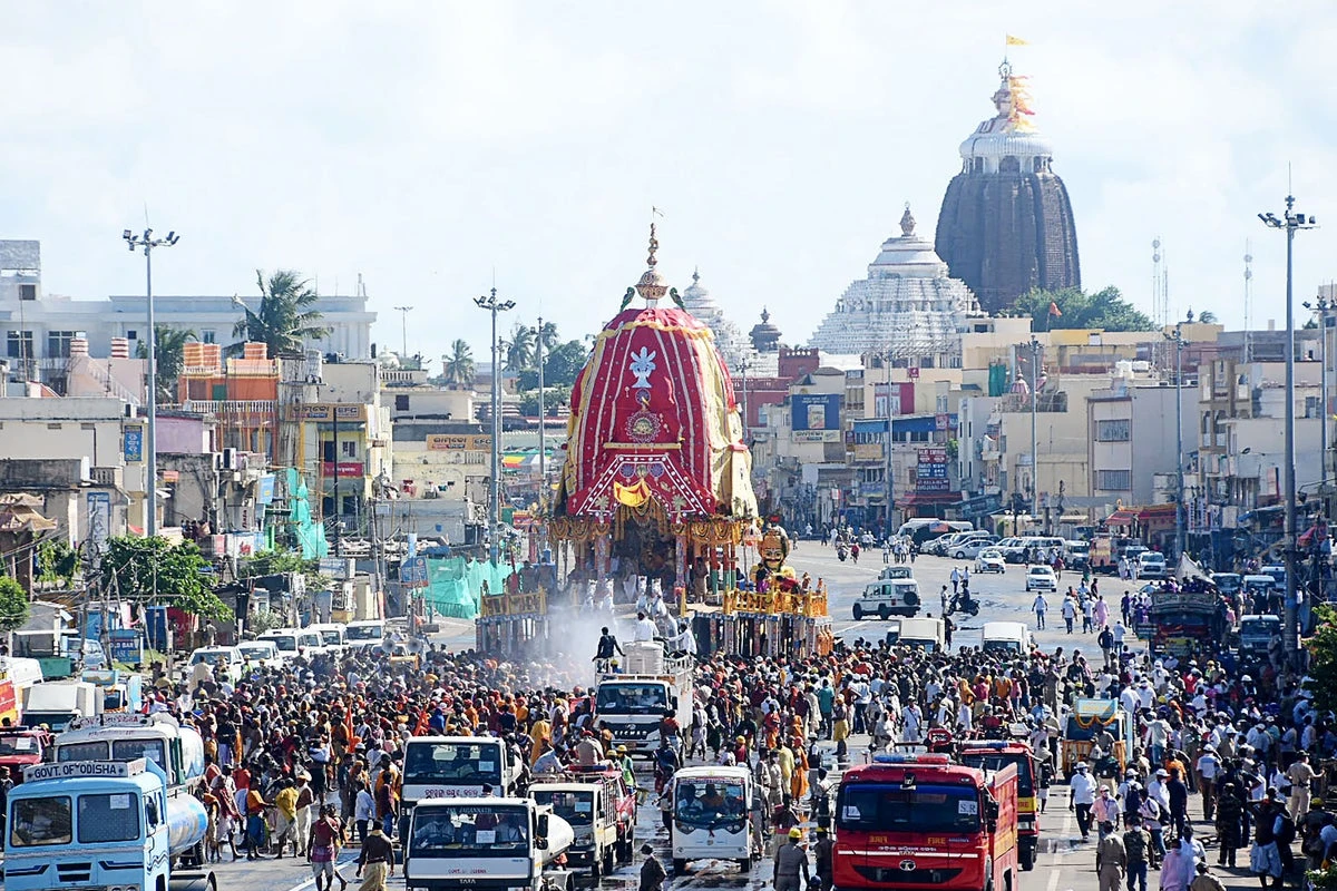 Hundreds fall ill amid heat and overcrowding at India chariot festival