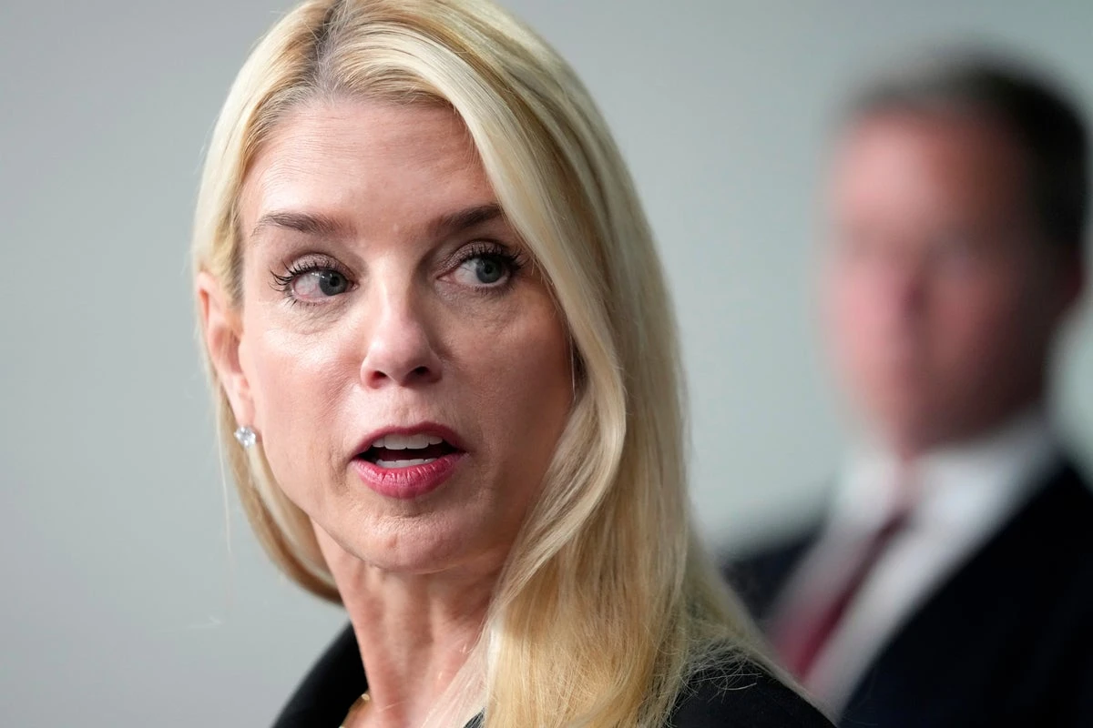 Pam Bondi has spent weeks arguing with ethics staff over gifts