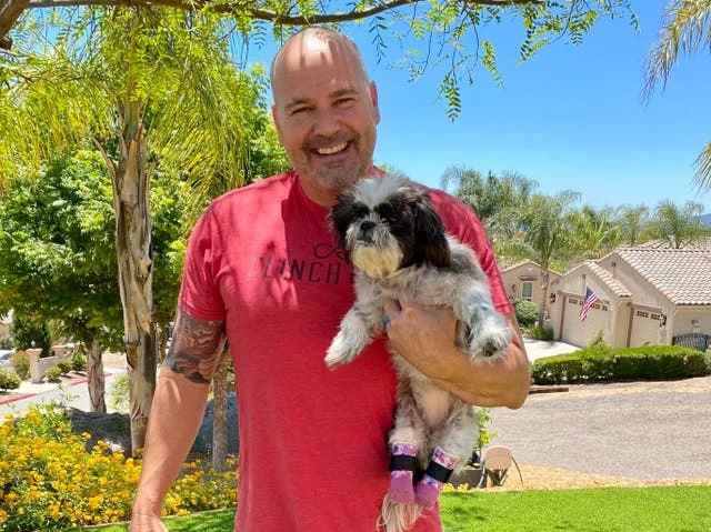 Police detective who lost a leg adopts a dog with prosthetics