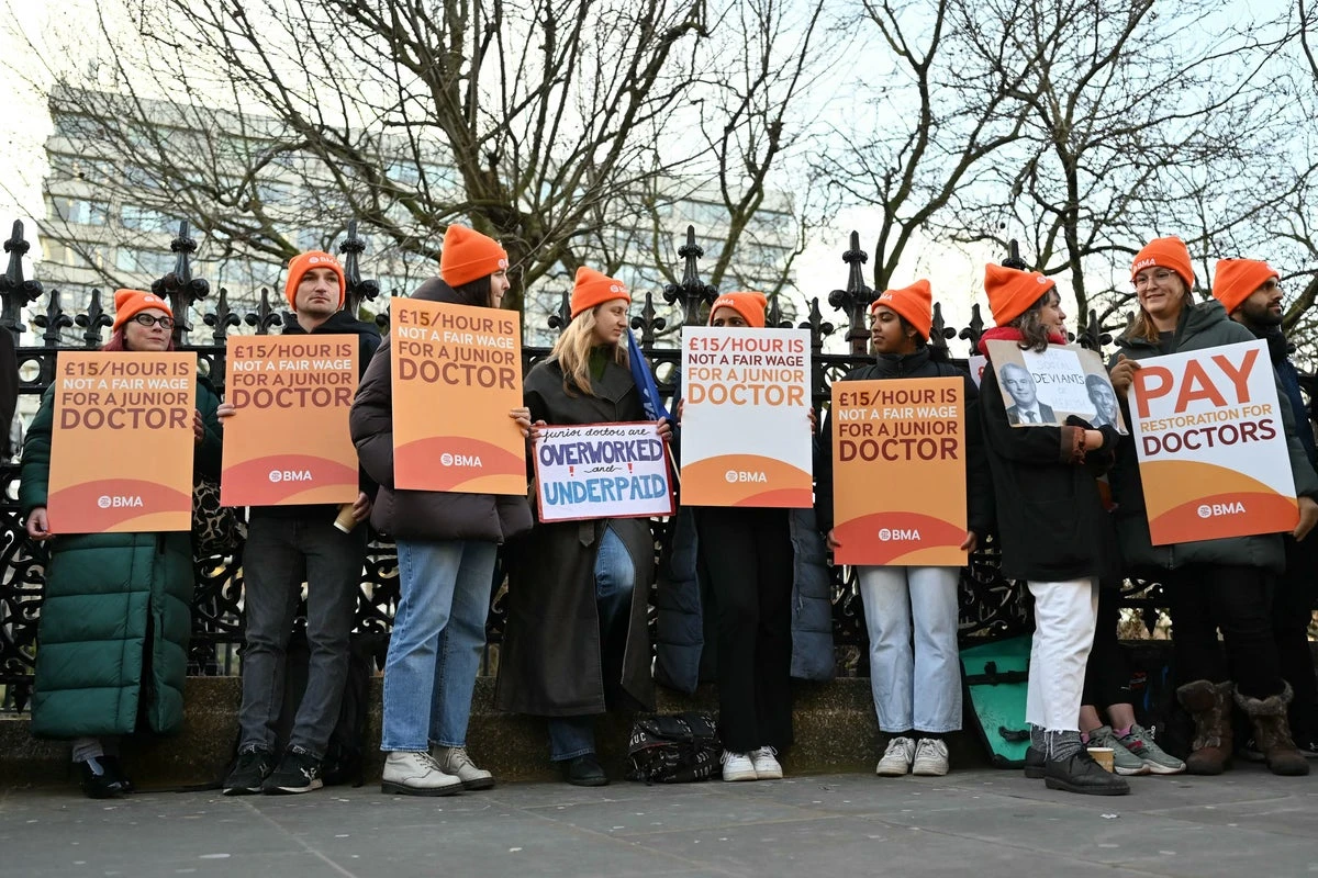 Just one in three back doctor strikes, poll shows
