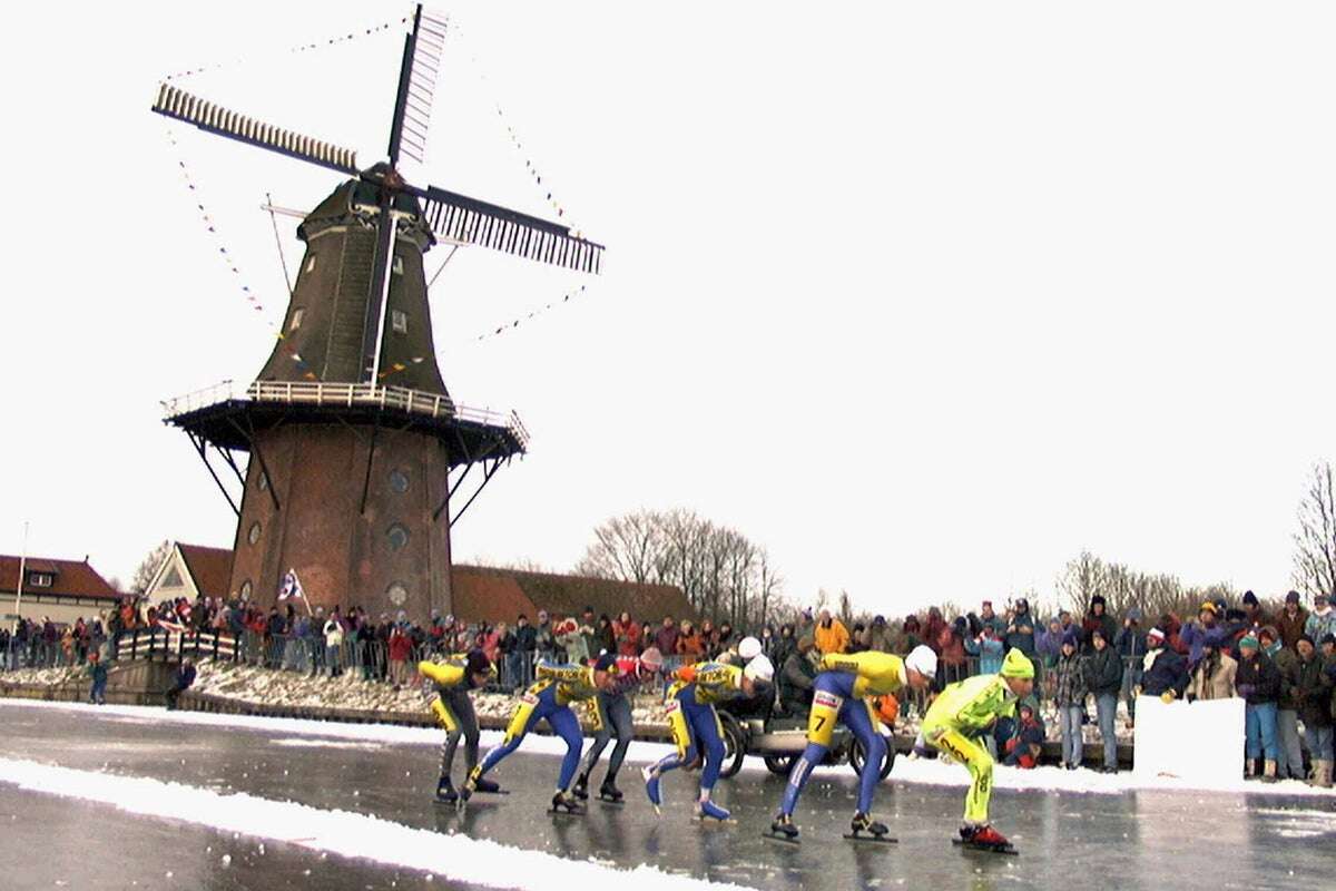 Iconic Dutch skating race on thin ice as fans forced to watch rerun