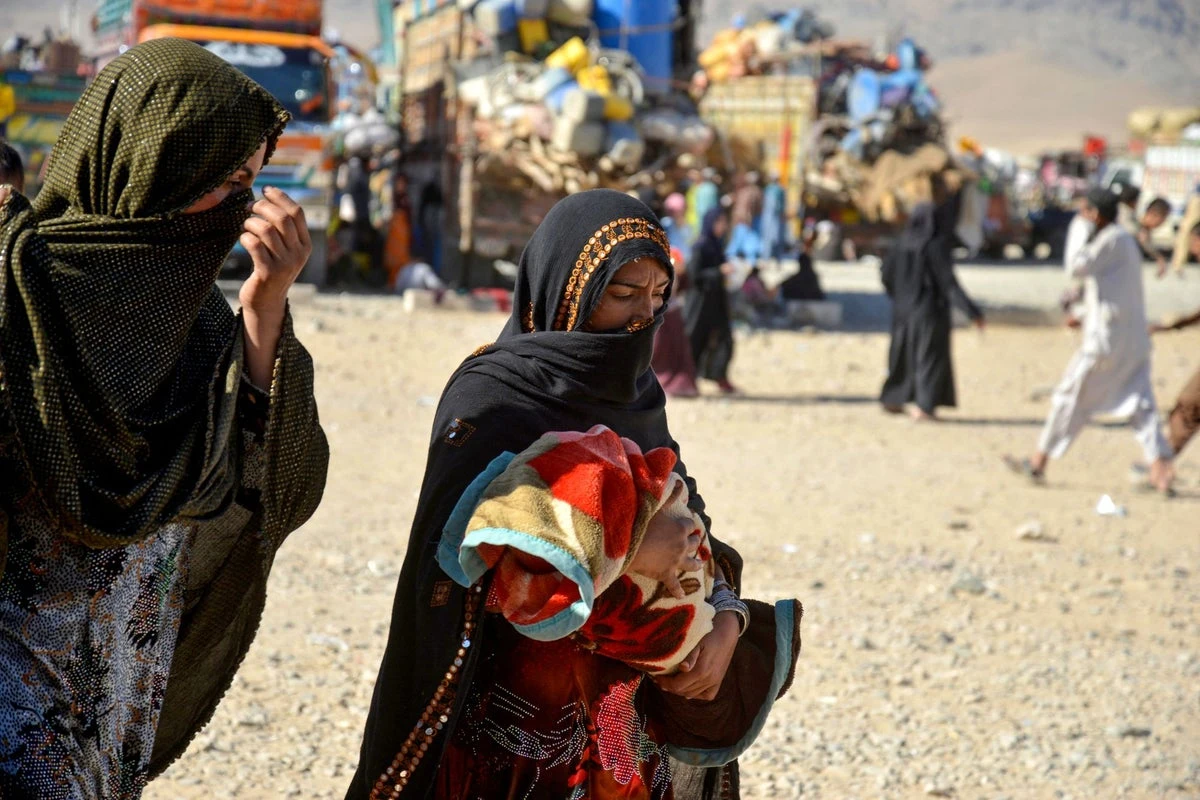 Pakistan closes Afghan border as Taliban claims 58 soldiers killed