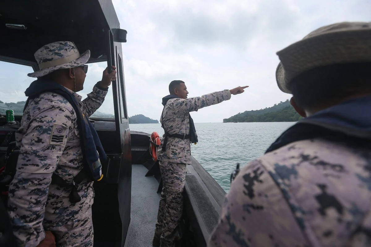 At least 14 missing after boat carrying Indonesian migrants capsizes