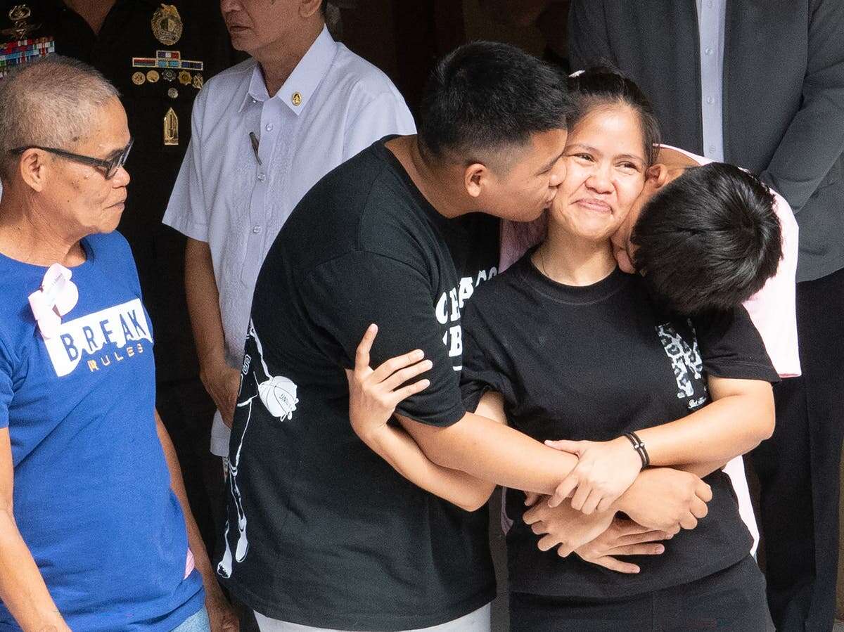 Filipino woman returns to joyous welcome after escaping firing squad