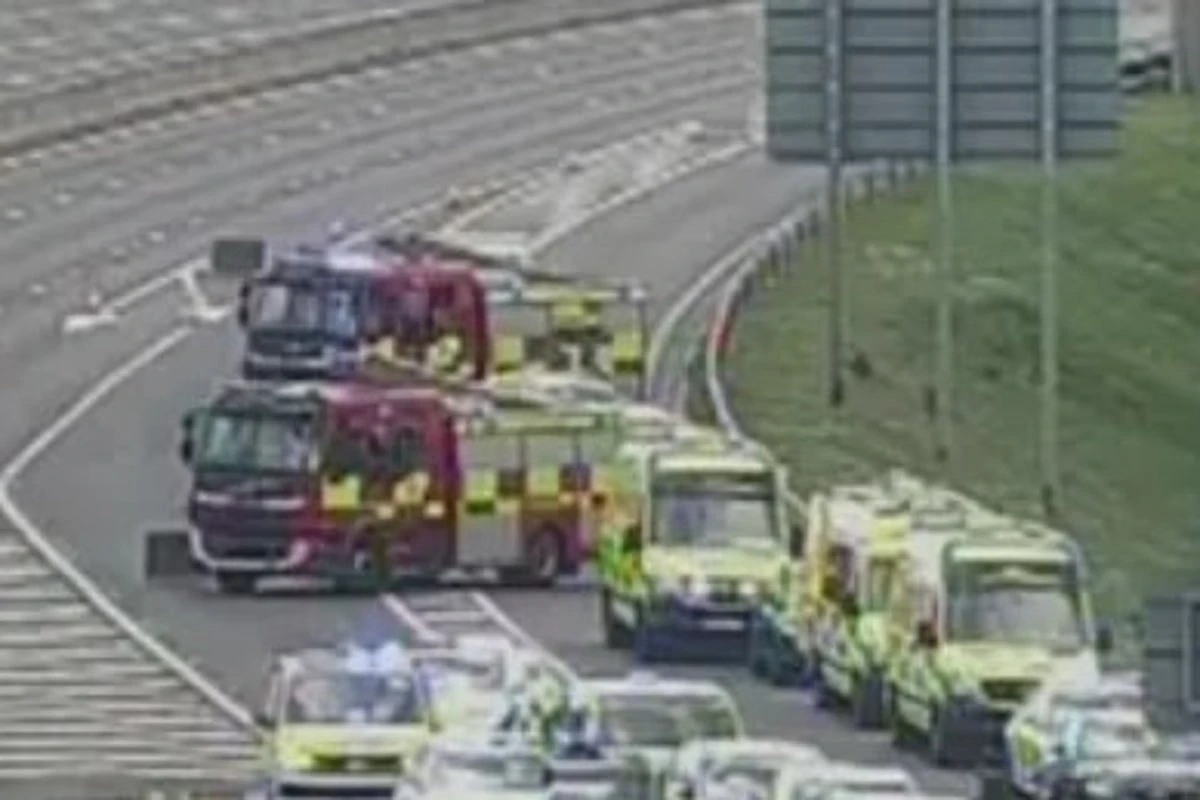 M4 crash: Major incident closes motorway at junction 10 near Reading