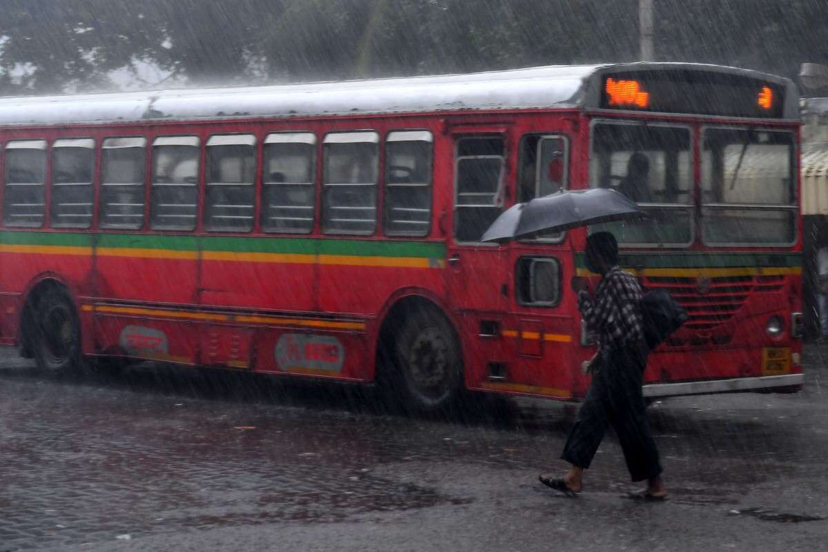 One dead and eight hurt after drunk man grabs wheel of public bus