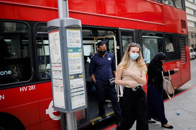 Employers should pay half of workers’ commuting costs, says think tank