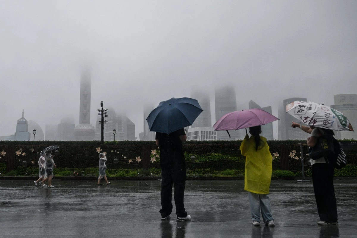 Vietnam and China evacuate residents as Typhoon Kajiki nears