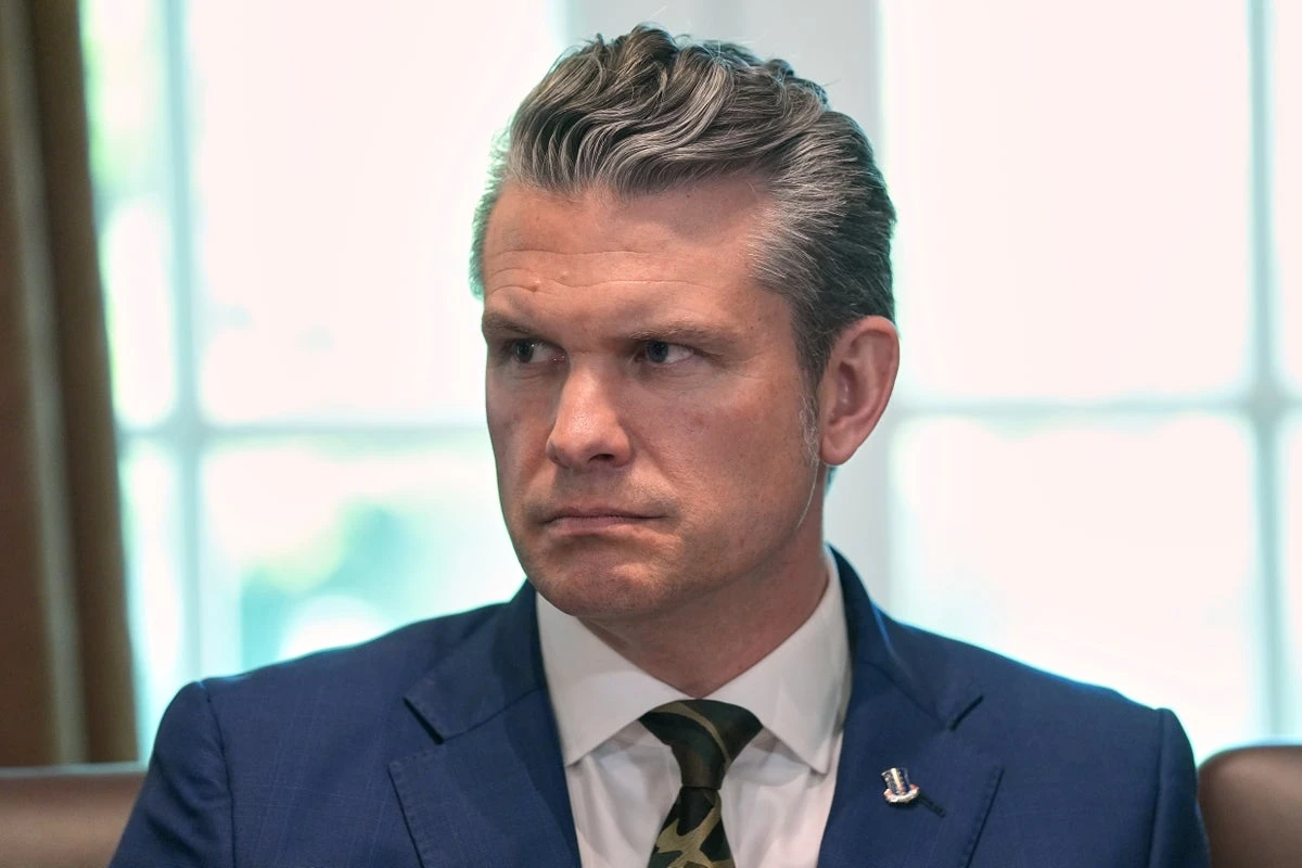 Pete Hegseth used Signal to instruct aides to message about ops
