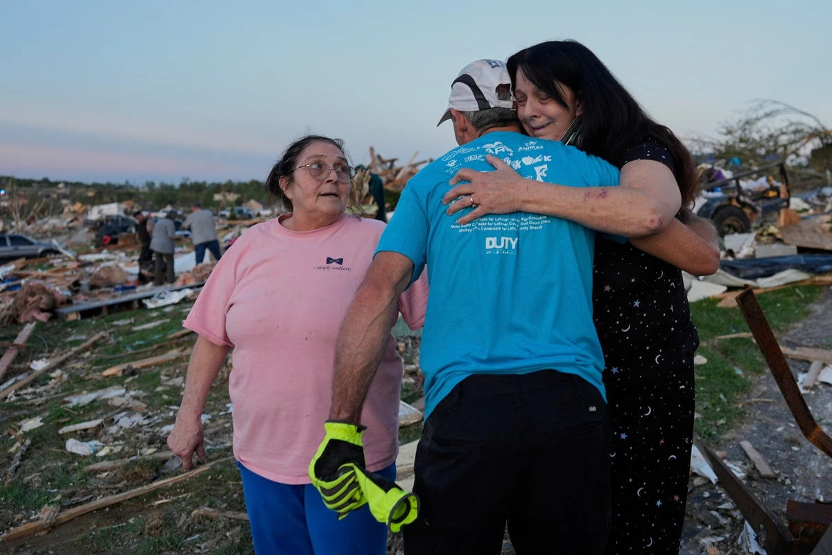 At least 18 killed as severe weather lashes Kentucky, and 9 more die elsewhere