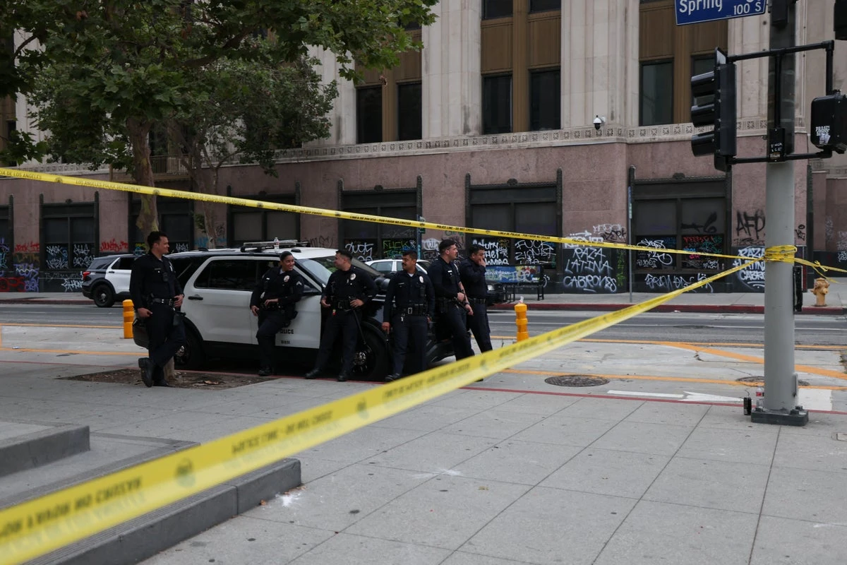 Homicide spiked in big cities during the pandemic. Now it’s plunging