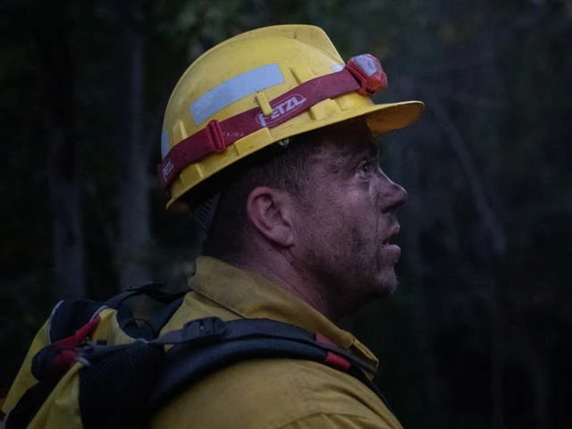 Oregon governor commutes sentences of inmates who battled wildfires