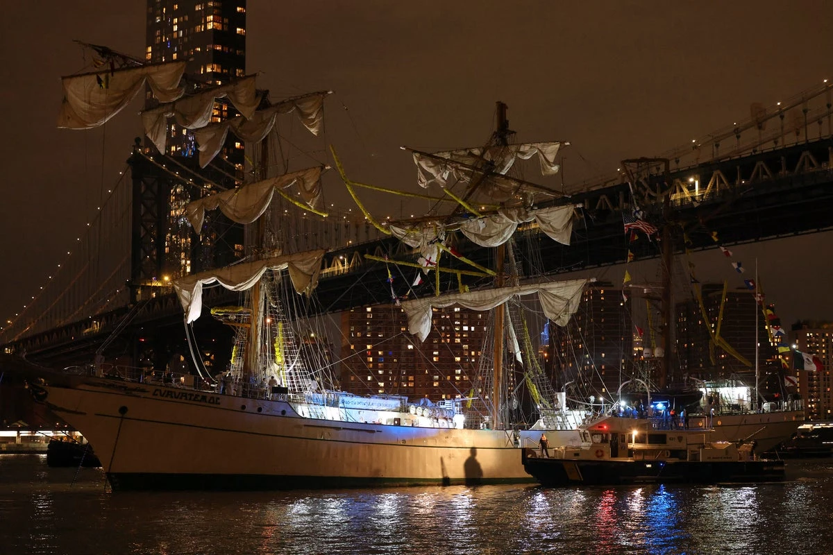 Brooklyn Bridge suffered no significant structural damage after crash