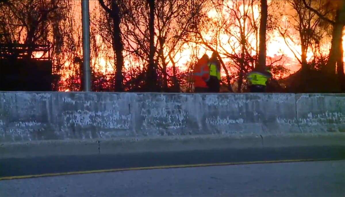 Firefighters finally contain Baltimore brush fire that closed roads