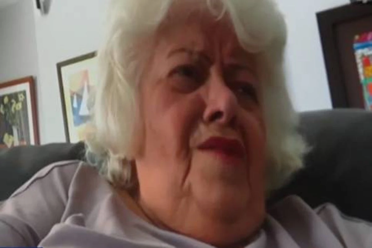 Woman can’t fly home because airline won’t let her bring her parrot