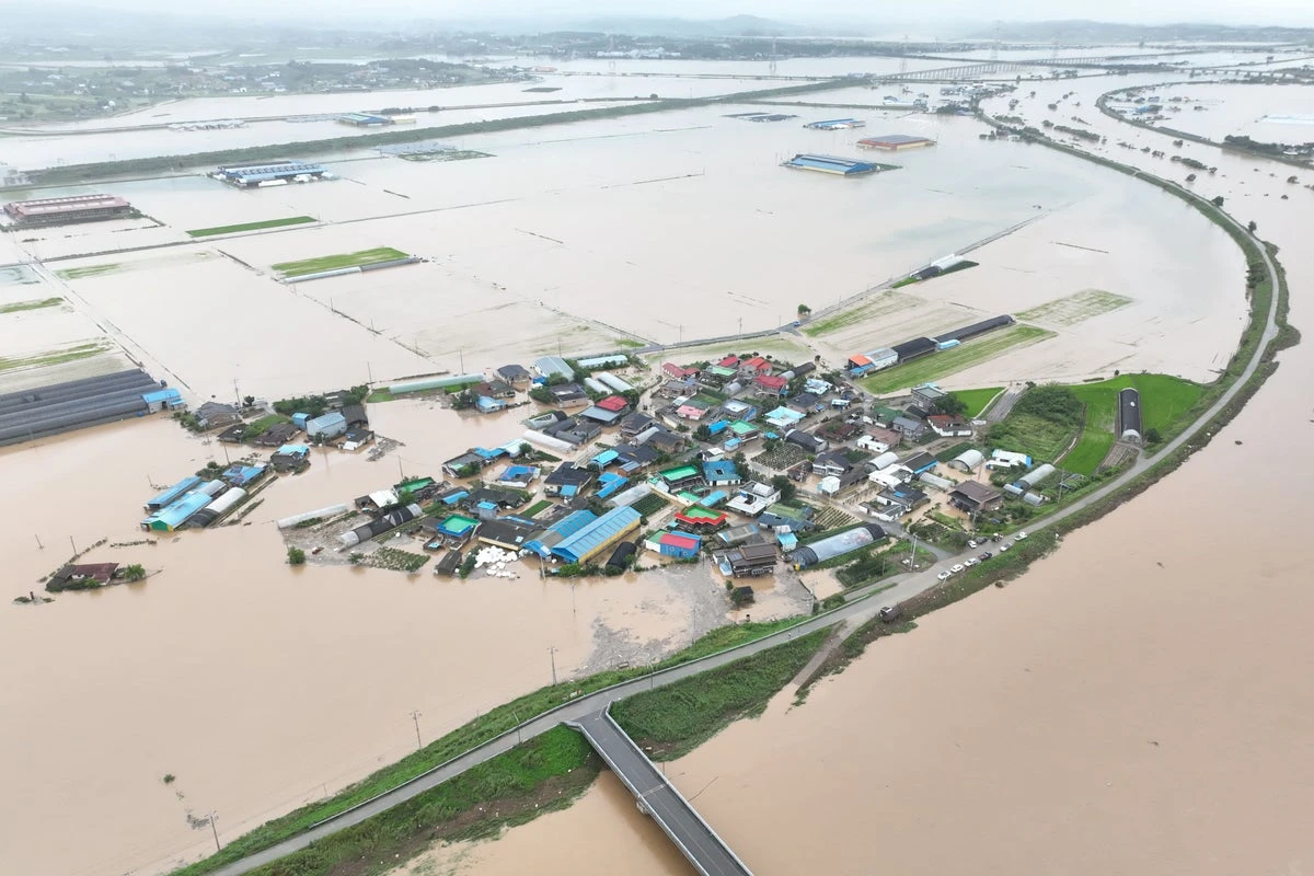 South Korea lashed by heavy rain, one dead and more than 100 evacuated