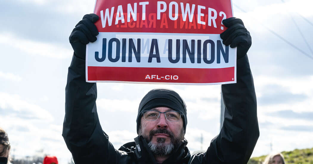 SEIU Joins Forces With AFL-CIO Ahead of New Trump Era