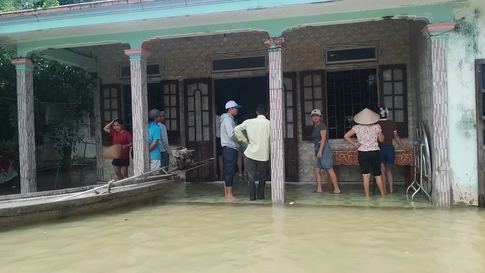 Chìm ghe giữa cách đồng ngập lụt, 2 anh em thiệt mạng