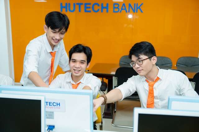 Sinh viên Tài chính - Ngân hàng HUTECH học theo yêu cầu doanh nghiệp