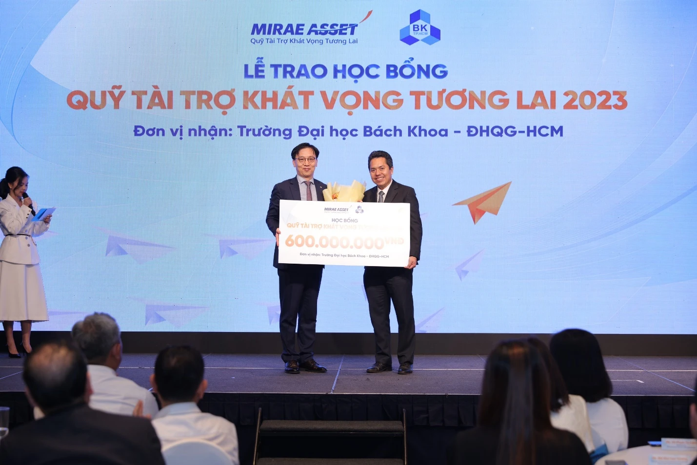 Tập đoàn Mirae Asset dành tặng học bổng trị giá hơn 4 tỷ đồng cho sinh viên Việt Nam