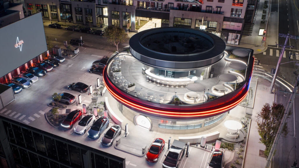 New Diner Draws Attention Tesla Doesn’t Want In West Hollywood