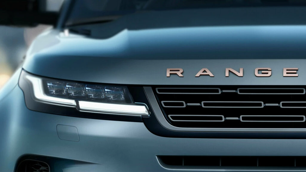 Thousands Of Range Rovers May Have A Safety Flaw Lurking Behind The Dashboard