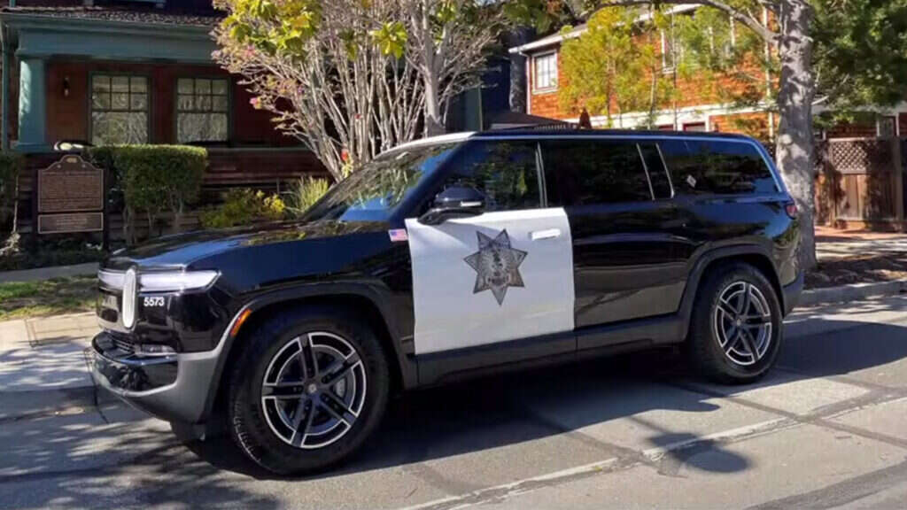 Palo Alto Police Skip Local Tesla HQ To Buy Country’s First Rivian R1S Cruiser