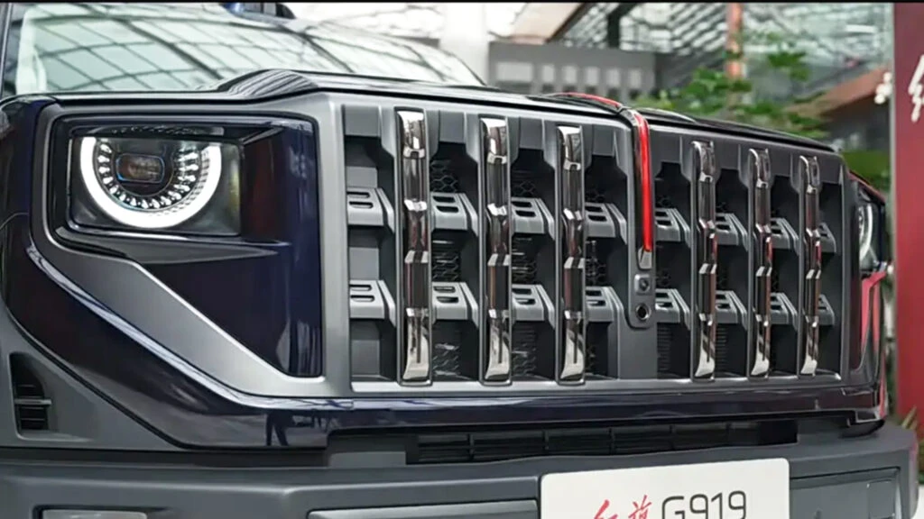 Hongqi’s New Off-Roader Doesn’t Care About Looks, It Cares About Power