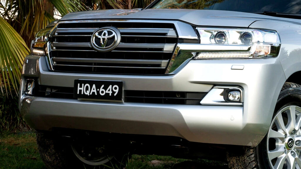 Land Cruiser Takes A Shortcut Right Through The Mall