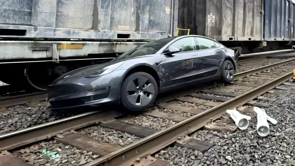 Tesla’s Full-Self Driving Under Fire After Failing To Recognize Train Crossings