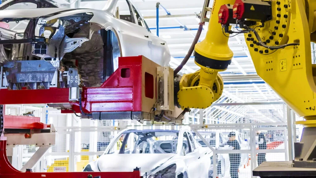 Musk’s Tesla Accused Of Replacing Thousands Of US Workers With Low-Cost Visa Labor