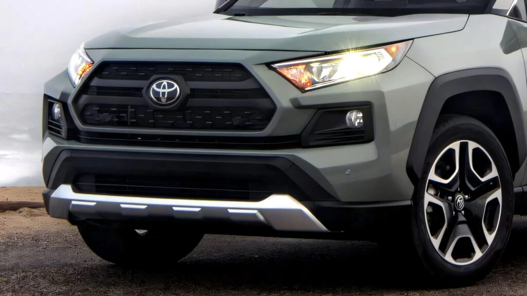 They Replaced Her Toyota’s Sunroof Then It Shattered Again
