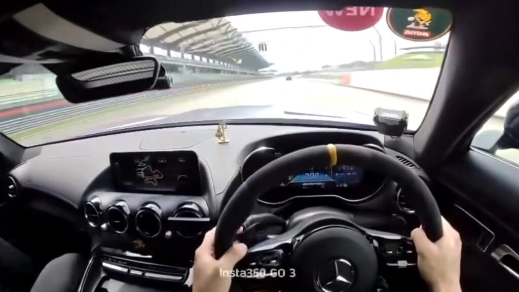 AMG GT Fails To Slow Down At Triple-Digit Speeds And Crashes