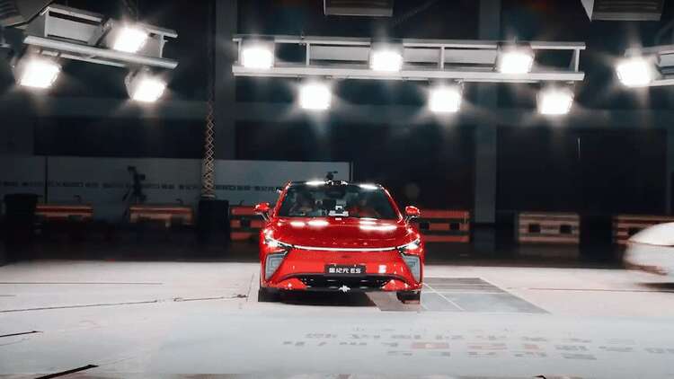 See What Happens When Two Cars Hit A Chinese EV At 60KM/H In Triple Crash Test