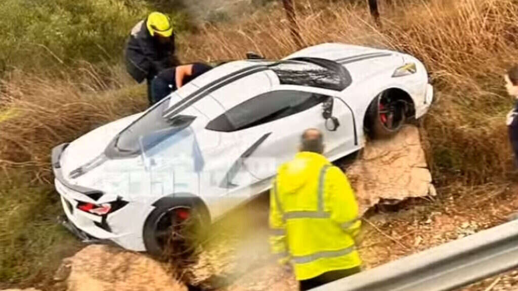 C8 Corvette Spears Off Highway After Sliding In The Rain