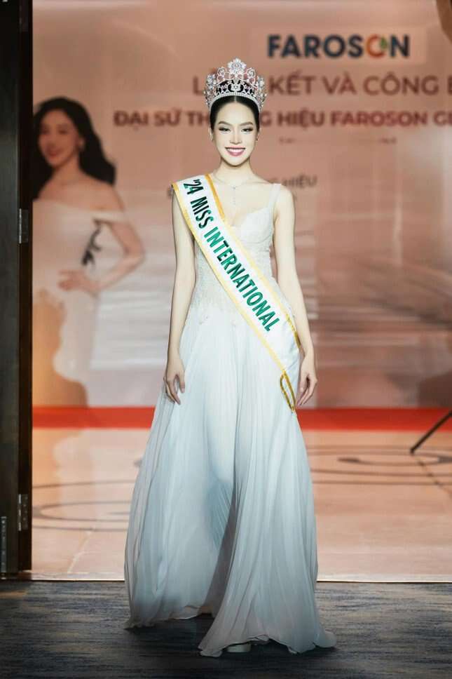 Hoa hậu Thanh Thủy giữ nguyên phong cách này dù là Miss International 2024