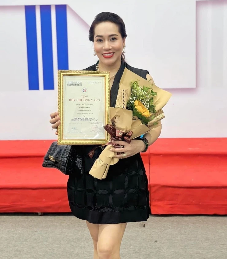 Cuộc sống viên mãn ngoài đời của vợ ông trùm 'Độc đạo'